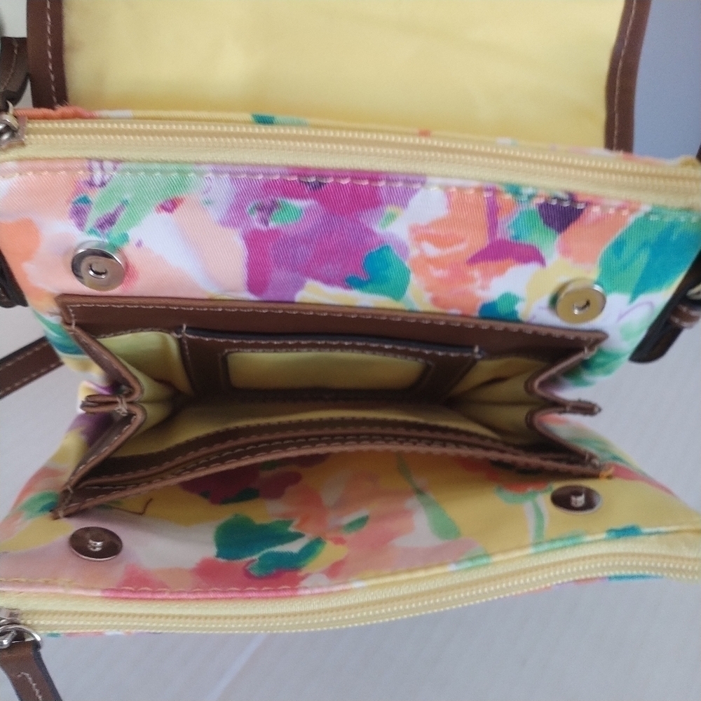 Chaps Floral Two Pocket Crossbody with built in Wallet - Picture 9 of 10